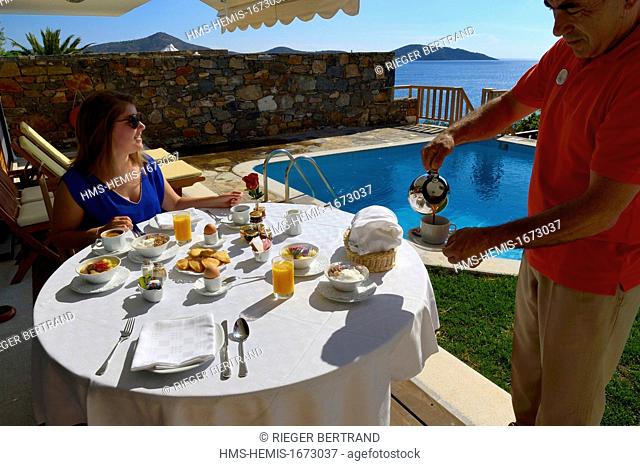Greece, Crete, Agios Nikolaos region, Elounda, the Relais & Châteaux Elounda Mare hotel, a suite in bungalow and its private swimming pool, Cretan breakfast