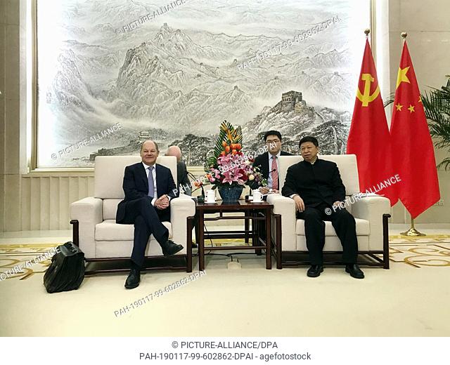 17 January 2019, China, Peking: Olaf Scholz (SPD, l), Federal Minister of Finance of Germany, is received at the headquarters of the Communist Party by the...