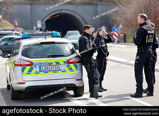 07 April 2023, Saxony-Anhalt, Rübeland: Police forces check road users at the tunnel at the Rappbode Dam. Supporters of the car tuning scene from all over...
