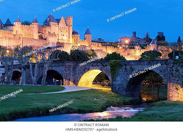 France, Aude, Carcassonne, medieval town listed as World Heritage by UNESCO, Pont Vieux old bridge going over the Aude River