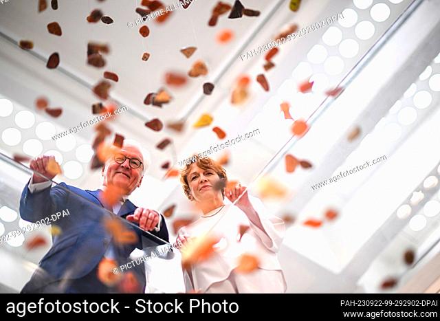 22 September 2023, Italy, Venedig: German President Frank-Walter Steinmeier and his wife Elke Büdenbender stand at the Japanese pavilion during a visit to the...