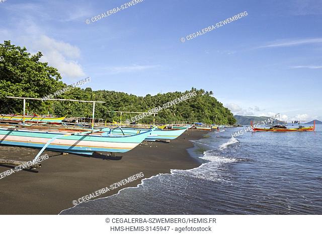 Philippines, Luzon, Albay Province, Tiwi, Sogod beach, fishing boats on the beach