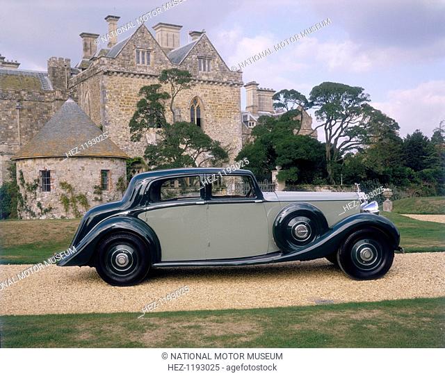 1938 Rolls-Royce Phantom III. 710 of these V12 cylinder Rolls-Royces were produced between 1935 and 1939