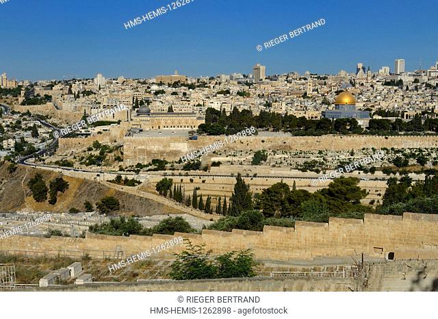 Israel, Jerusalem, holy city, the old town listed as World Heritage by UNESCO, the Dome of the Rock and the El Aqsa mosque on Haram el Sharif seen from the...