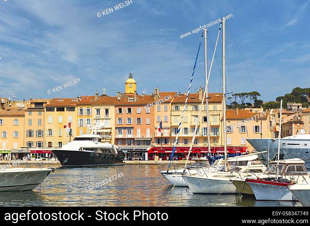 Saint-Tropez, Cote d'Azur, French Riviera, Provence, France. View across Vieux Port to Quai Frederic Mistral