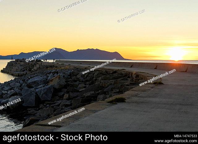 Norway, Lofoten, Austvagoya, fishing village Laukvik, pier, sunset