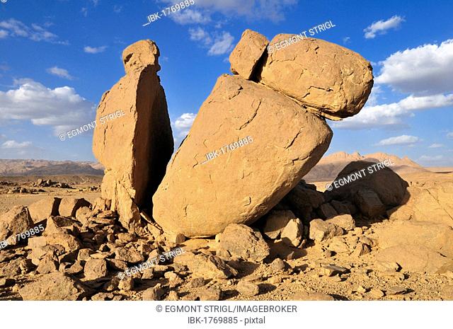 Granite boulders in the Hoggar, Ahaggar Mountains, Wilaya Tamanrasset, Algeria, Sahara, North Africa