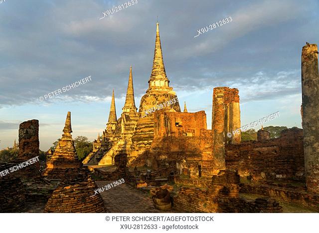 The three Chedis of the old Royal Palace Wat Phra Si Sanphet, Ayutthaya Historical Park, Thailand, Asia