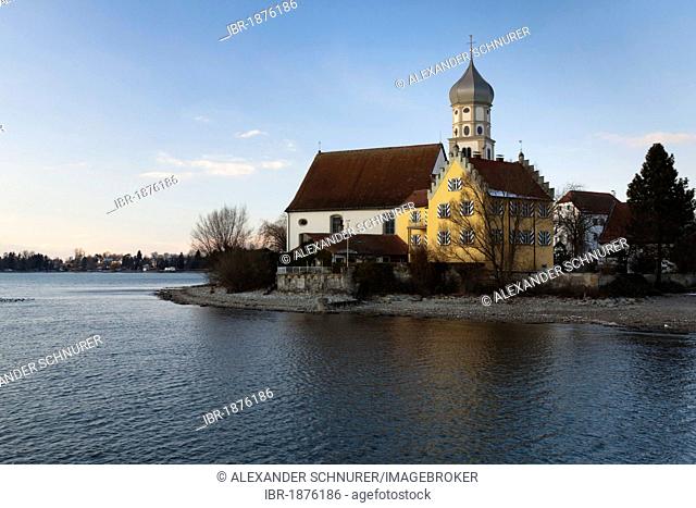 Catholic Church of St. George on Lake Constance in winter, in the evening light, Wasserburg, district of Lindau, Bavaria, Germany, Europe