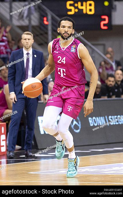 Deane WILLIAMS (BON, mi.) on the ball, single action. In the game: final score 94:63, basketball 1st Bundesliga / Telekom Baskets Bonn-NINERS Chemnitz / BON vs...