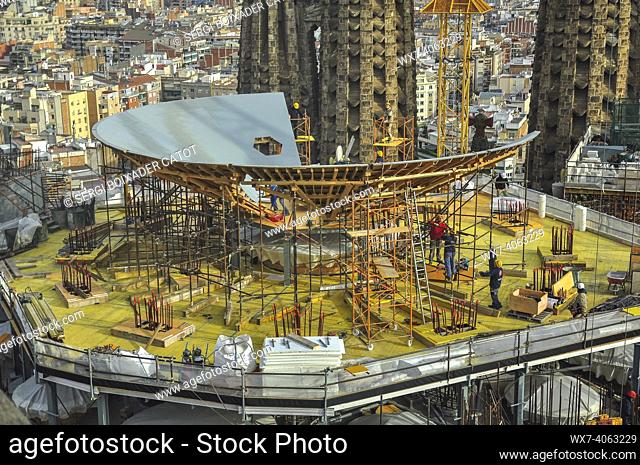 ENG:: Construction works of the Crossing room, at the base of the Jesus Christ tower of the Sagrada Familia basilica (Barcelona, Catalonia, Spain)