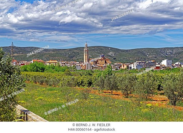 Spain, Valencia, Alcala De Xivert, Camino del Calvari, local view, church, Iglesia San Juan Bautista, agriculture, architecture, mountains, buildings