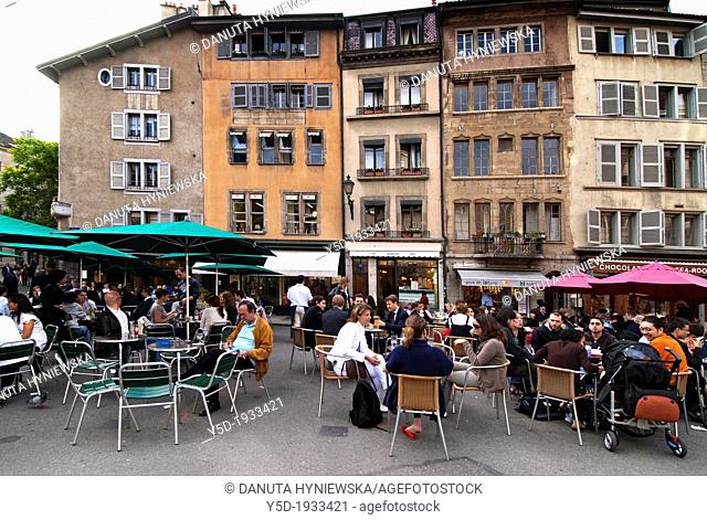 people eating outside, Place du Bourg-de-Four, square in the old town of Geneva, Switzerland, Europe
