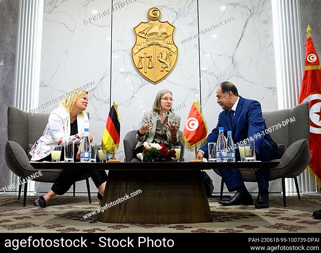 18 June 2023, Tunisia, Tunis: Nancy Faeser (l, SPD), Federal Minister of the Interior and Home Affairs, holds a conversation with Kamel Fekih (r)