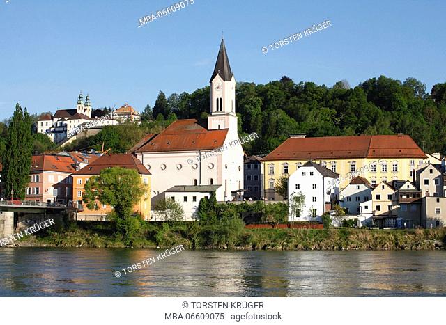 Inn (river) with Kirche St. Gertraut (church), Innstadt, Passau, Lower Bavaria, Bavaria, Germany, Europe