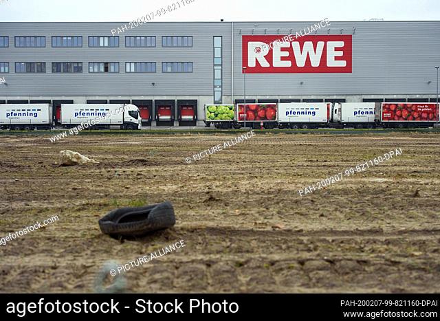 07 February 2020, Brandenburg, Oranienburg: The Logistics Centre East of the food retailer Rewe can be seen. The logistics warehouse in Oranienburg will be...