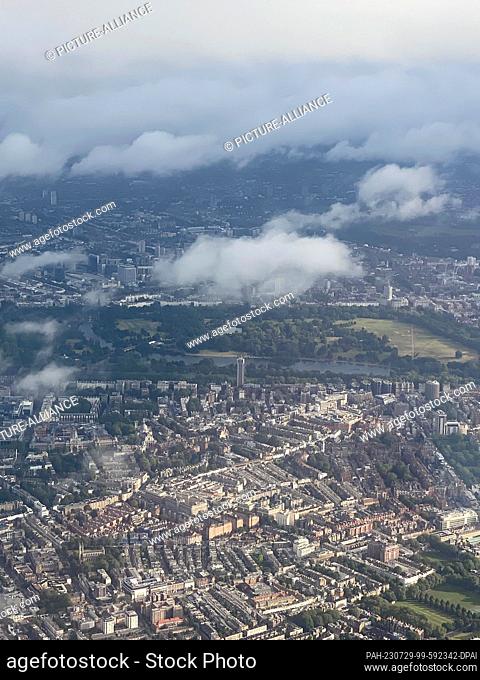 29 July 2023, Great Britain, London: Approach to London Photo: Benedikt von Imhoff/dpa. - London/Greater London/Great Britain
