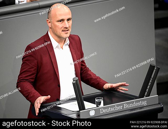 16 December 2022, Berlin: Sven Lehmann, Parliamentary State Secretary at the Federal Ministry for Family Affairs, Senior Citizens, Women and Youth