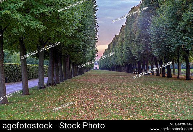 Germany, Lower Saxony, Hanover, Herrenhausen Gardens in the evening