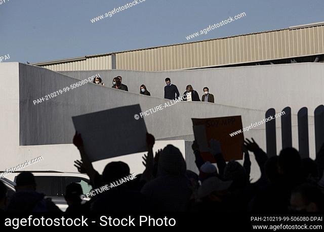 18 February 2021, Mexico, Tijuana: Authorities from Mexico and the United States enter the border crossing to hold a coordination meeting