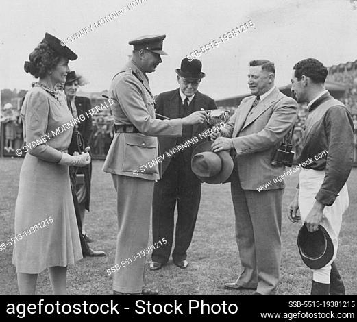 He trained last year's Melbourne cup winner. Who is he?Russia's trainer, E. Hush. November 07, 1946