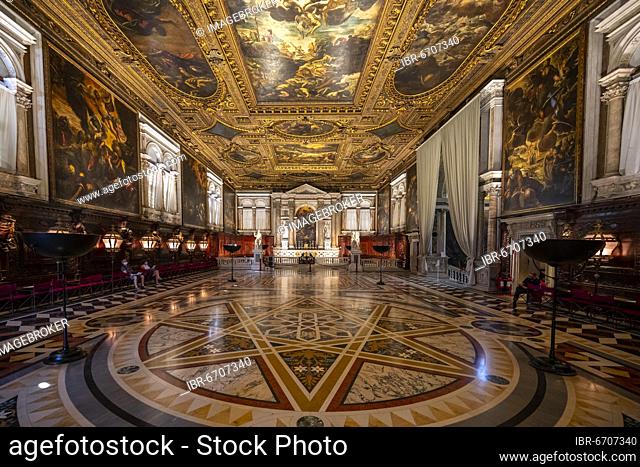 Main hall, Scuola Grande di San Rocco, magnificent art museum, works by Renaissance artist Tintoretto, Venice, Veneto, Italy, Europe