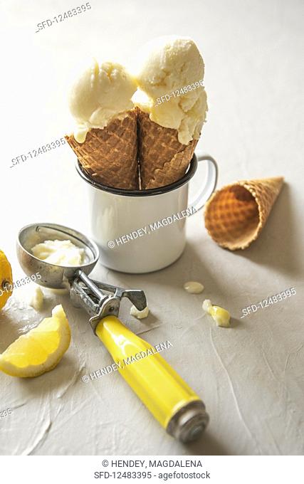 Lemon icecream in cones with an ice cream scoop
