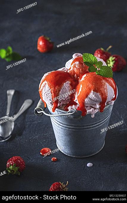 Strawberry ice cream with sauce and mint