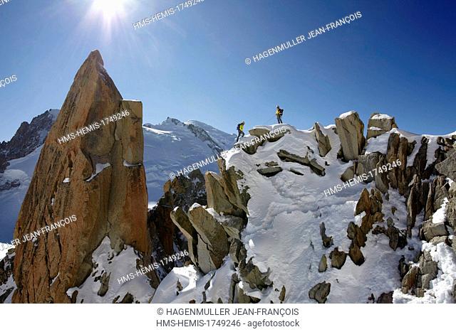 France, Haute Savoie, Chamonix, climbing the Aiguille du Midi (3842m), climbing the Arete des Cosmiques on the Aiguille du Midi (3842m)