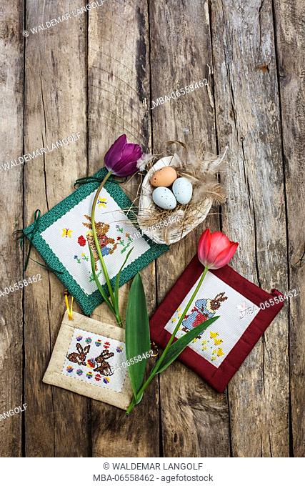 Mussel as an Easter nest, tulips, patchwork, Easter decoration