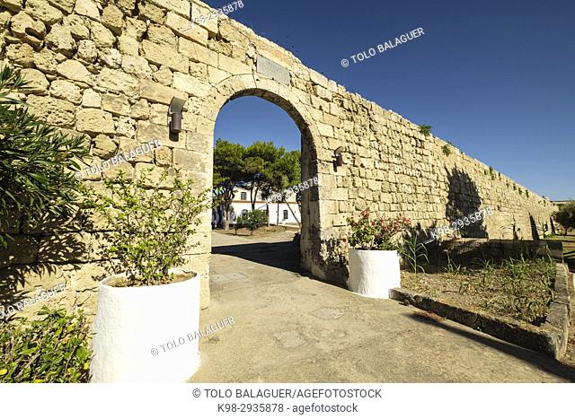 isla del Lazareto, muralla interior, Illa del Llatzeret, interior del puerto de Mahón, Minorca, Balearic Islands, Spain