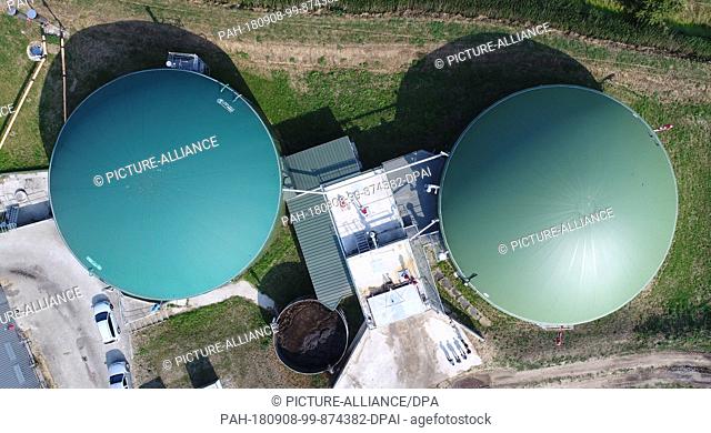 29 August 2018, Germany, Bentzin: View of a biogas plant (aerial photograph with drone). The biogas plant is equipped with a ""wave box""