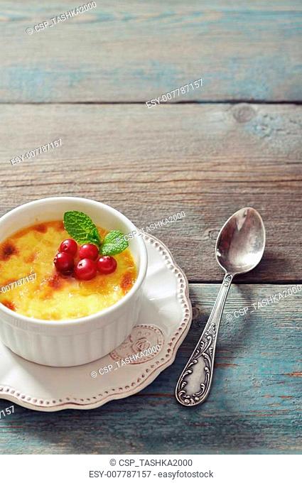 The creme brulee with berries
