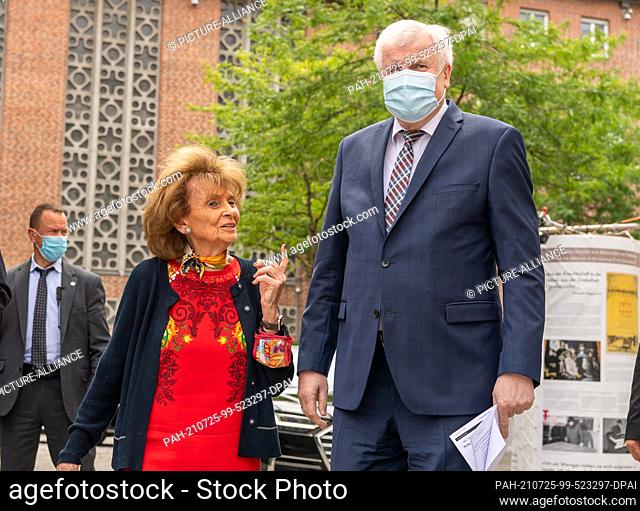 25 July 2021, Bavaria, Munich: Horst Seehofer (CSU), Federal Minister of the Interior, and Charlotte Knobloch, President of the Jewish Community of Munich and...