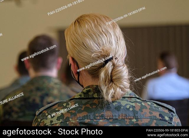 02 May 2022, Lower Saxony, Wunstorf: A female soldier from Air Transport Squadron 62 sits during a lecture at Wunstorf Air Base. Photo: Ole Spata/dpa