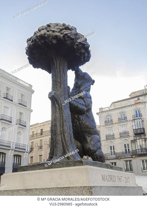 Statue of ""El oso y el madroño"" Puerta del Sol. Madrid, Spain