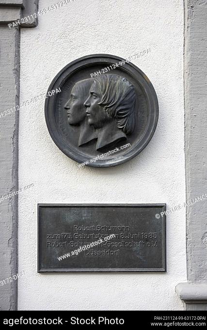 24 November 2023, North Rhine-Westphalia, Duesseldorf: Cast iron portraits of Clara and Robert Schumann are mounted on the façade of the Schumann House