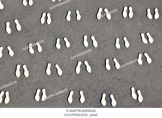 Pairs of footprints