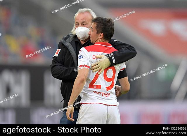 firo, football: 27.05.2020 1.Bundesliga, season 19/20 2019/2020 Fortuna Dusseldorf - FC Schalke The Duesseldorf team doctor takes care of Markus SUTTNER...