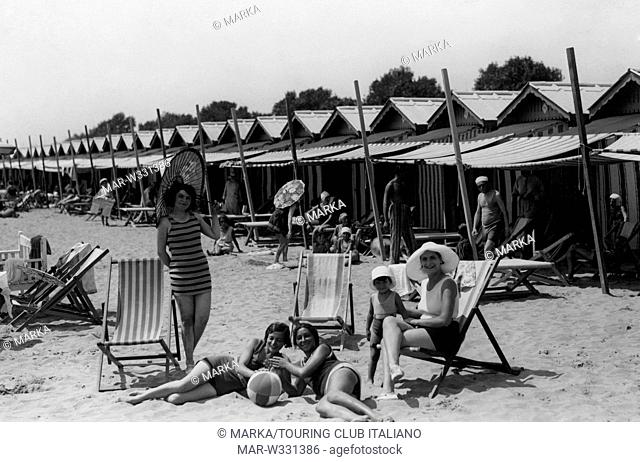 italia, venezia lido, sulla spiaggia del lido di venezia, 1920-30 // Italy, Venice Lido, on the beach of Lido di Venezia, 1920-30