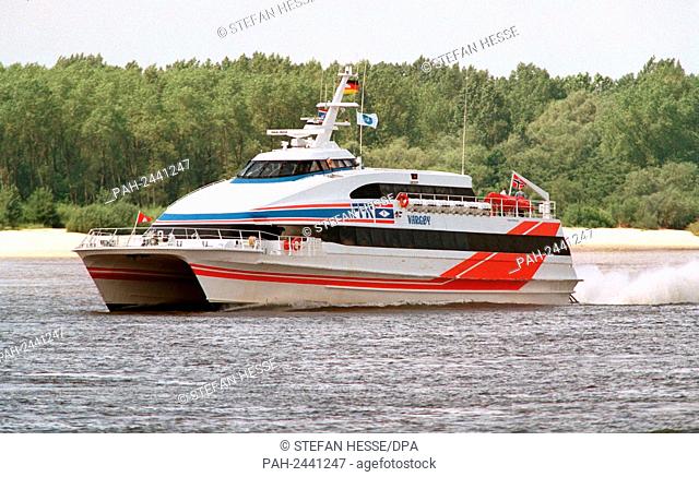 The new speedboat ""Vargoy"" drives on 2.7.1997 near Hamburg over the Elbe. The chartered luxury catamaran ""Flying Cat""