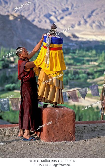 Monk of the Likir Monastery, Ladakh, Jammu and Kashmir, North India, India, Himalayas, Asia