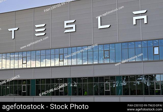 02 January 2023, Brandenburg, Grünheide: The battery production building on the site of the Tesla Gigafactory Berlin-Brandenburg by US electric car manufacturer...