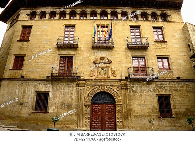 Sos del Rey Catolico (Conjunto Historico Artistico), renaissance Town hall (16th century). Cinco Villas region, Zaragoza province, Aragon, Spain