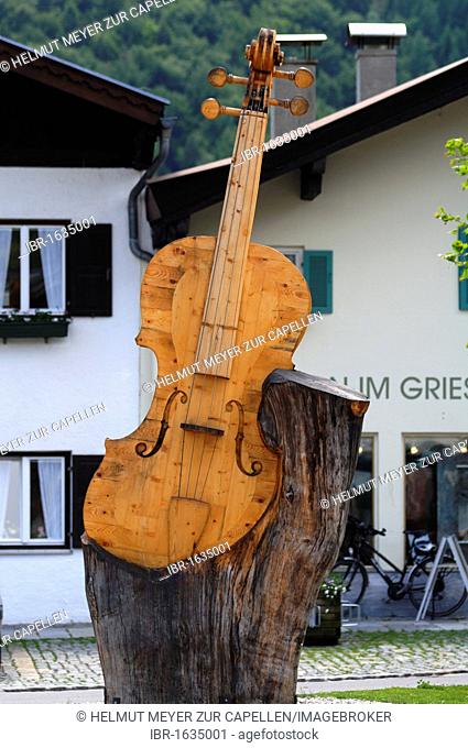 Violin monument, Im Gries, Mittenwald, Upper Bavaria, Bavaria, Germany, Europe