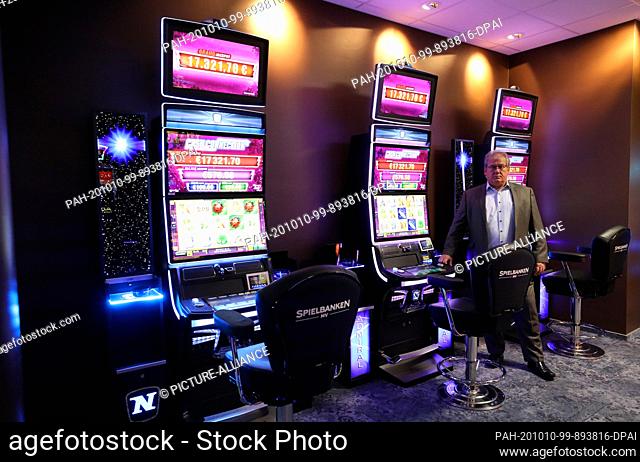 07 October 2020, Mecklenburg-Western Pomerania, Rostock: Thomas Fritz, Managing Director of Spielbanken MV GmbH & Co. KG, stands in the casino next to machines