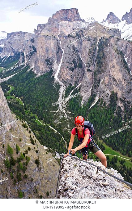 Rock climber climbing the Stevia climbing route in Vallunga in Val Gardena, Dolomites, Alto Adige, Italy, Europe