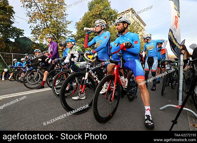 RUSSIA, ST PETERSBURG - SEPTEMBER 17, 2023: Riders prepare for the La Strada bicycle race in the city's centre. Alexander Demianchuk/TASS