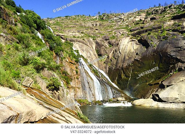 The Ézaro waterfall (in Galician: Fervenza do Ézaro) or the Jallas waterfall, is a waterfall that forms the Jallas river at its mouth to the sea