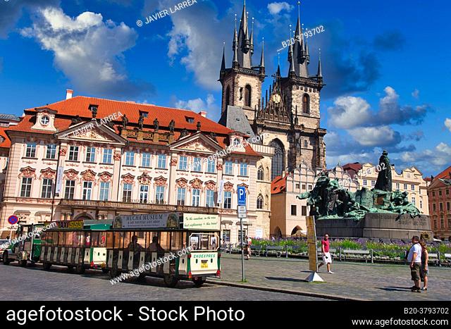 Jan Hus Memorial and Tyn church in Staromestske Namesti (Old Town Square), Prague, Czech Republic, Europe